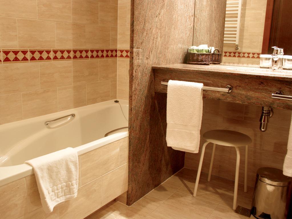 Double or Twin Room,425197197:JPEG